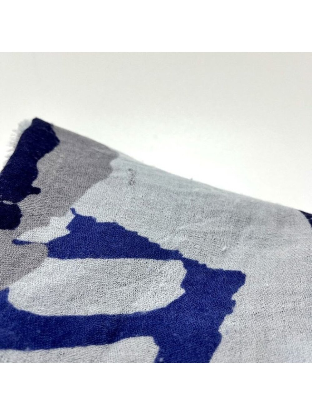 Chanel Shawl No5 Perfume Cashmere Blue - Picture 2 of 9